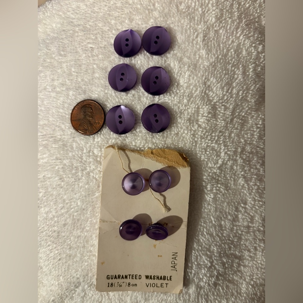 Vintage Buttons - Picture 6 of 6